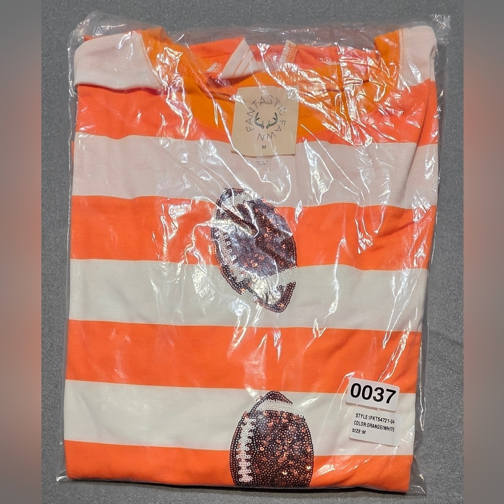 Fantastic Fawn NWOT New In Poly Orange White Patch Striped Football Shirt PTP33 - Picture 6 of 6
